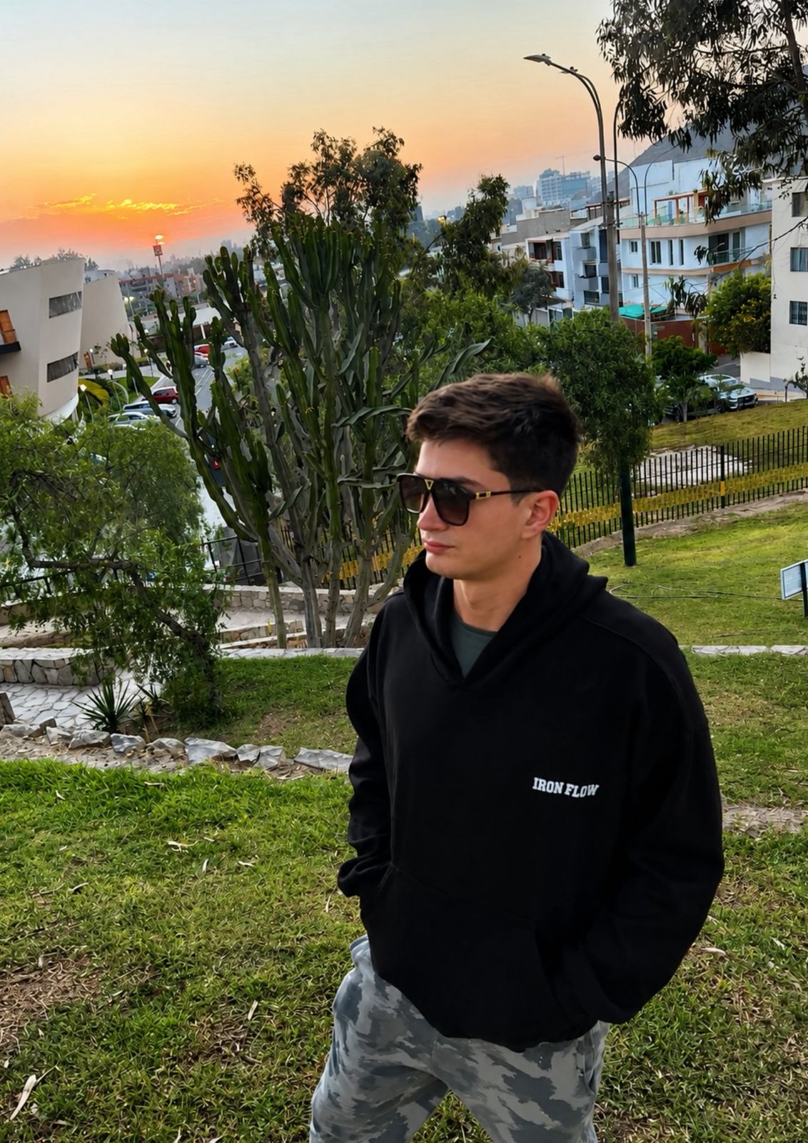 Bad Decisions But Good Intentions — vista frontal